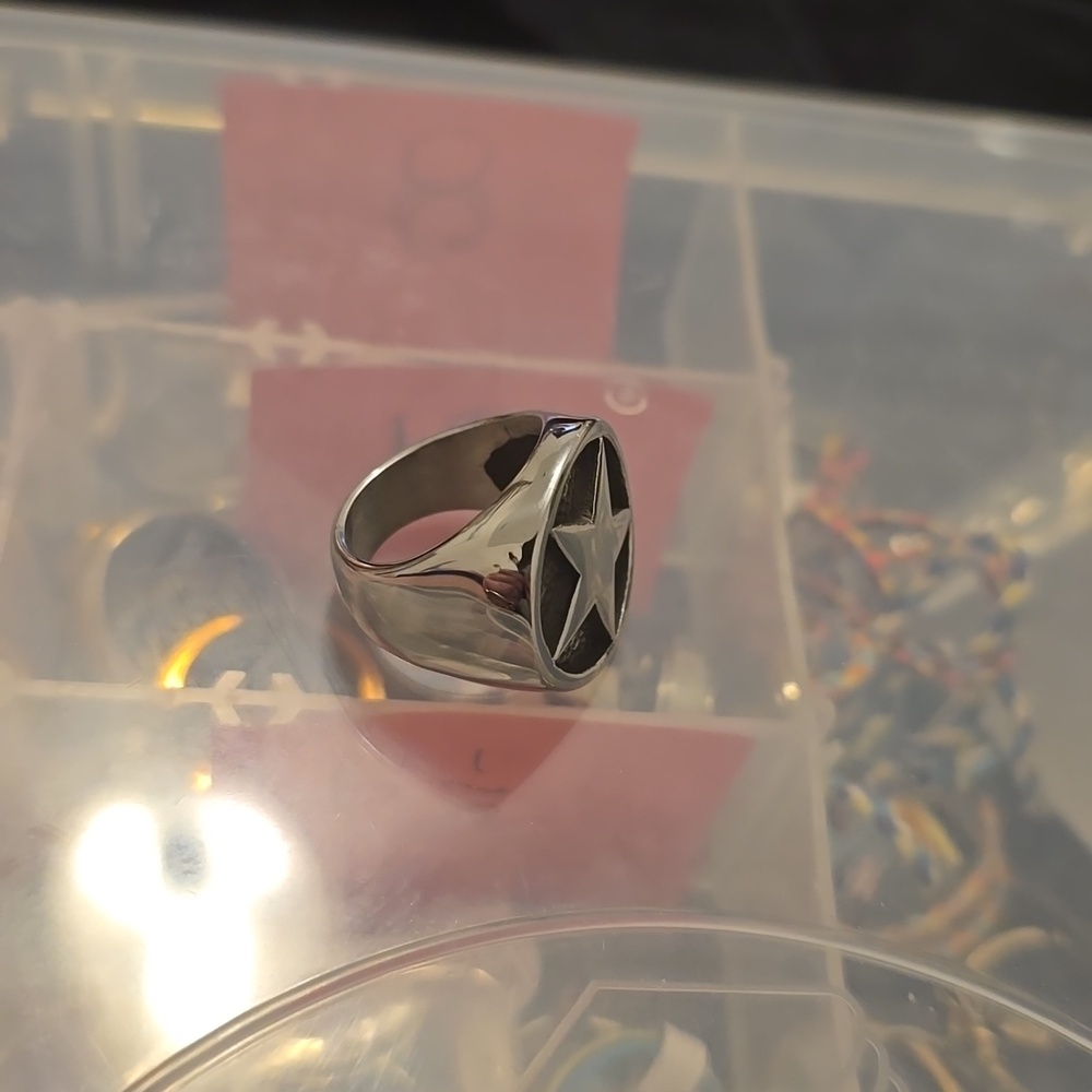 Star ring - Picture 2 of 2